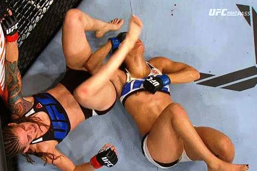 Downblouse Nip Slip at UFC on FOX 16